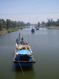 Une barque au Vietnam